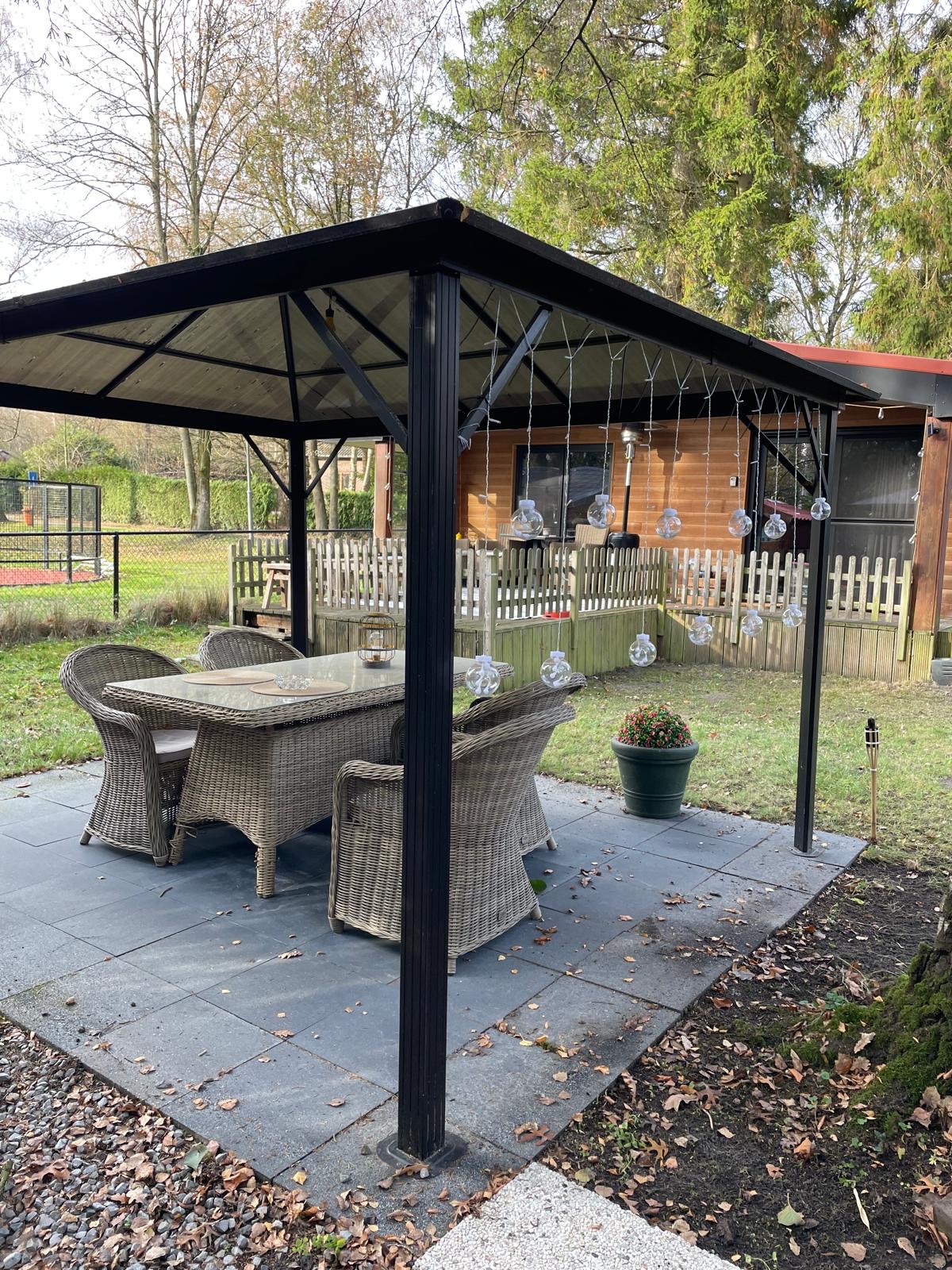 overdekte buiten eettafel 